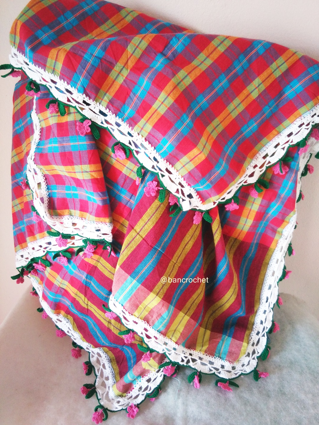 ผ้าปูโตีะถักโครเชต์ Crochet table runner หลากสี 150*150 CM