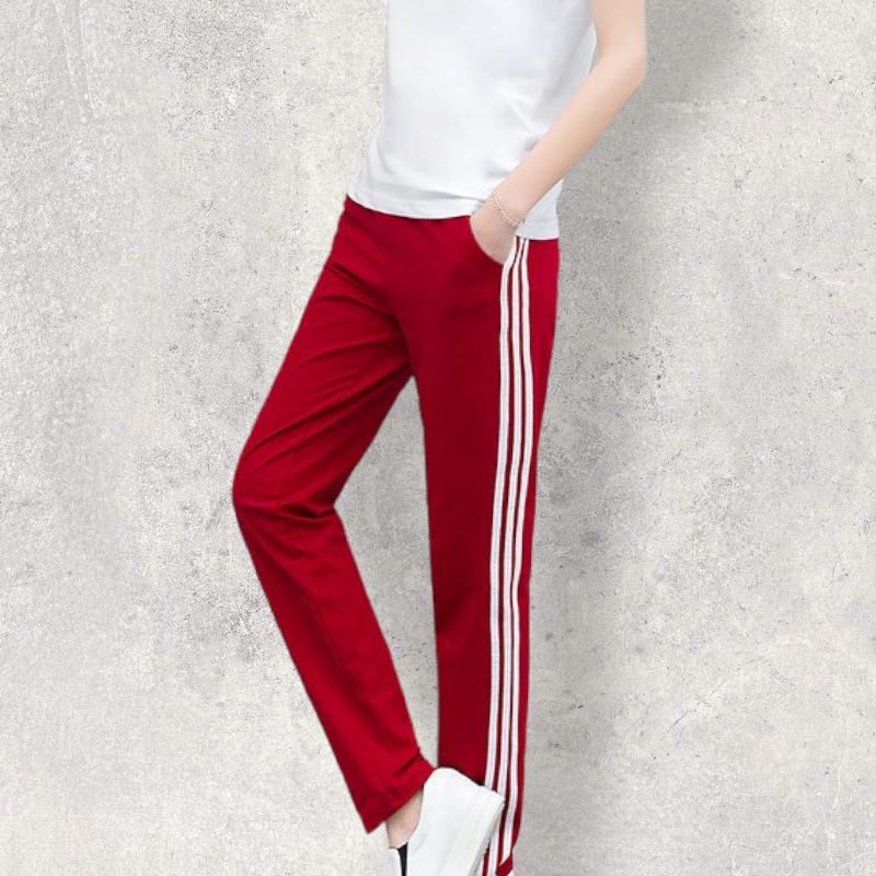 Trousers487 กางเกงขายาวทรงสปอร์ตสีพื้นแต่งแถบสีขาว เอวสม็อคยางยืด กระเป๋าสองข้าง ผ้าคอตตอนเนื้อนุ่มยืดขยายได้เยอะ **พร้อมส่งสีแดงสีเดียวค่ะ