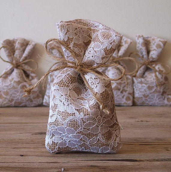 ถุงผ้ากระสอบคลุมด้วยผ้าลูกไม้และผ้าโปร่ง