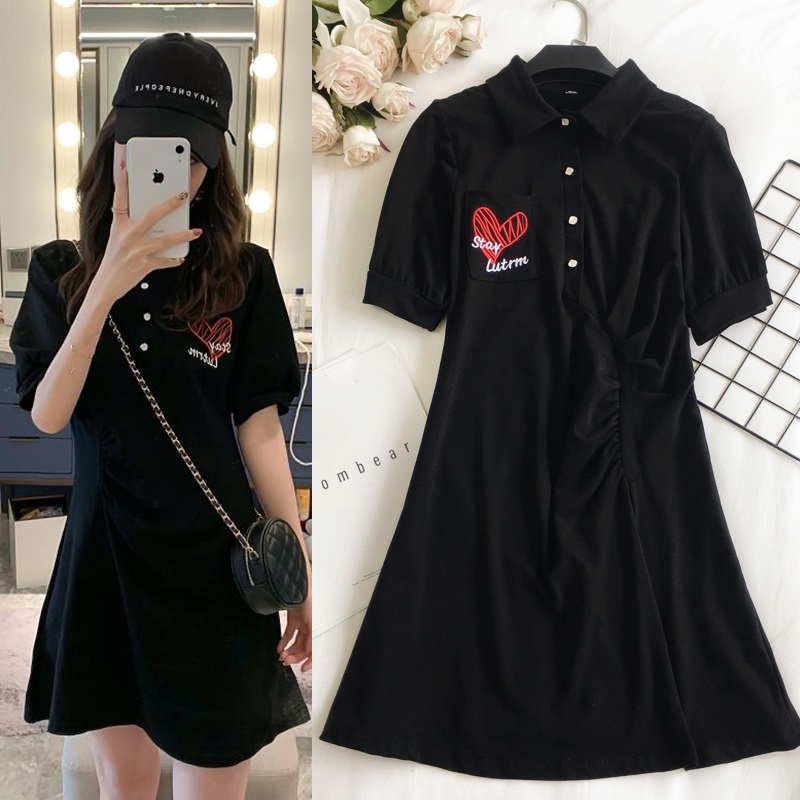 Dress4531 เดรสคอปก/เดรสโปโลสีดำ งานปักหน้าอกรูปหัวใจ กระดุมคอใช้งานได้จริง ดีเทลจับจีบช่วงเอวเก๋ๆ ผ้าคอตตอนโพลีเนื้อดีนุ่มมีน้ำหนักยืดหยุ่นสูงใส่สบาย งานสวยใส่ง่ายน่ารักมาก ใส่เที่ยว/ใส่ทำงานได้