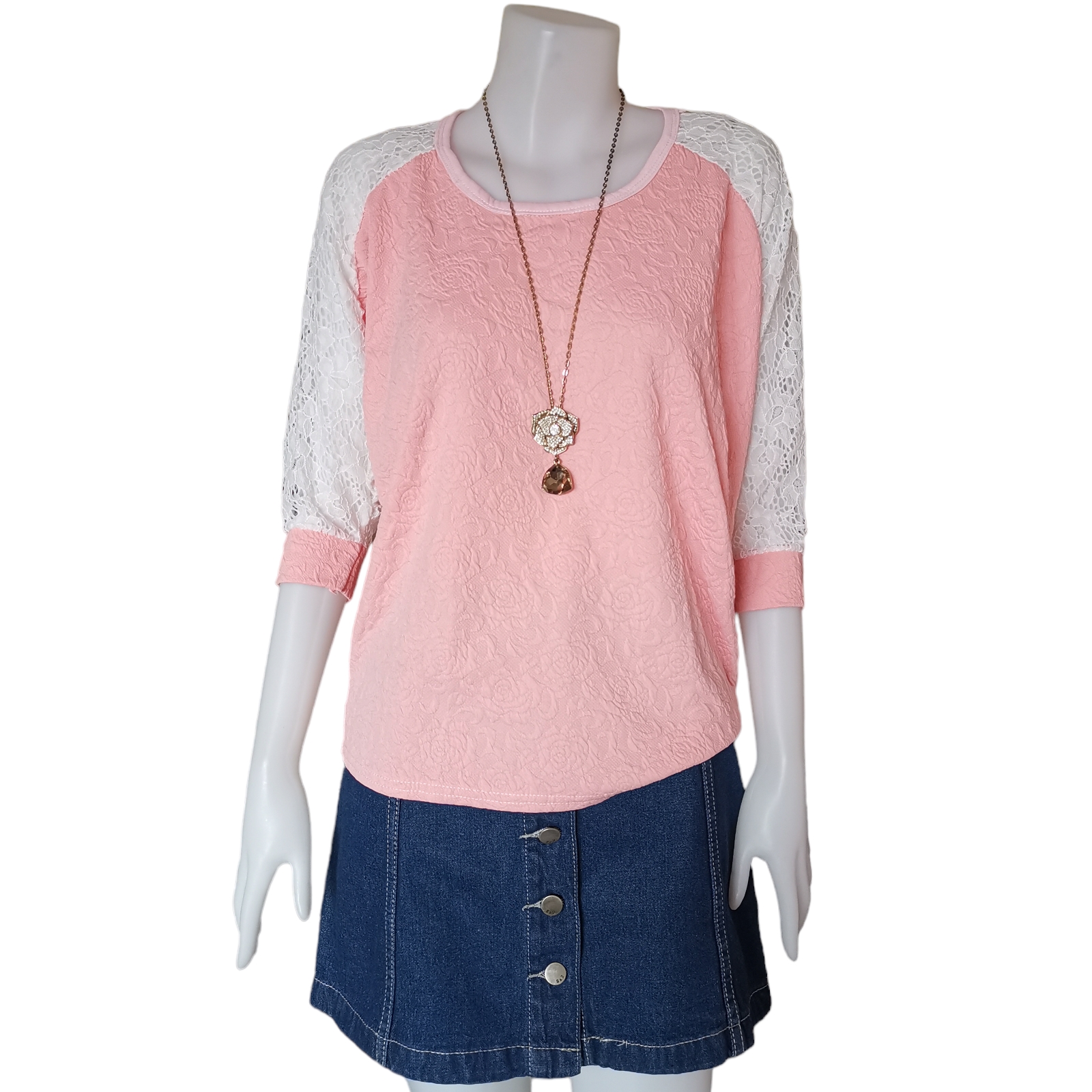 Blouse3392 เสื้อแฟชั่นแขนสามส่วนผ้าลูกไม้ ผ้าวูลเวฟ(ผ้าหนังไก่)พิมพ์ลายนูนลายดอกไม้ ผ้าเนื้อดีนุ่มยืดหยุ่นสูงใส่สบาย สีชมพู