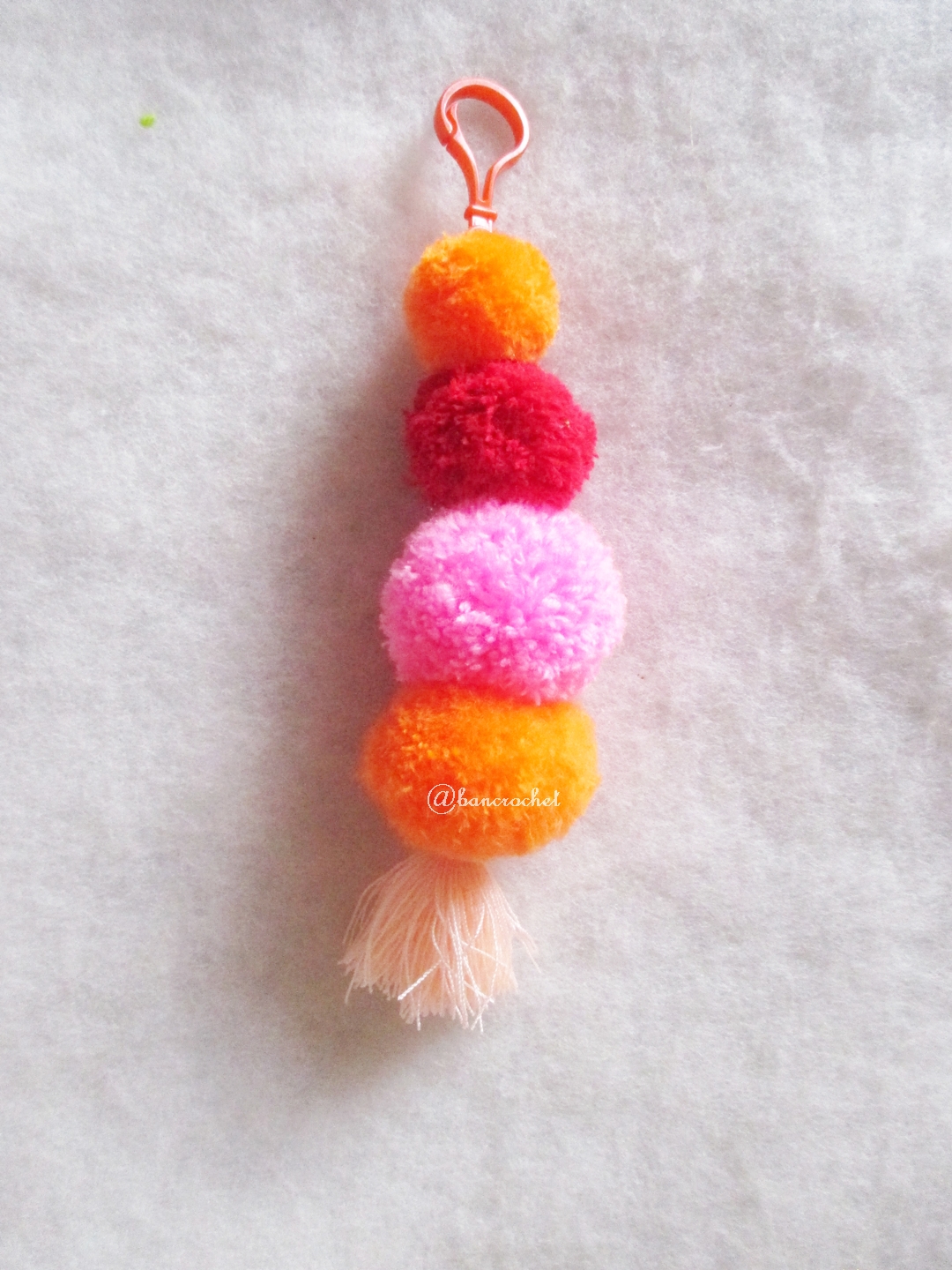 พวงกุญแจปอมปอม pompoms crochet keychain