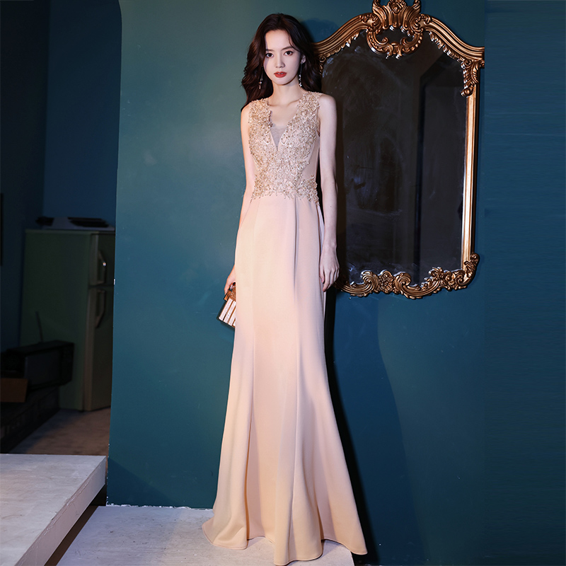 ชุดราตรี ชุดราตรีสวยหรู แบบ ทันสมัย Evening dress