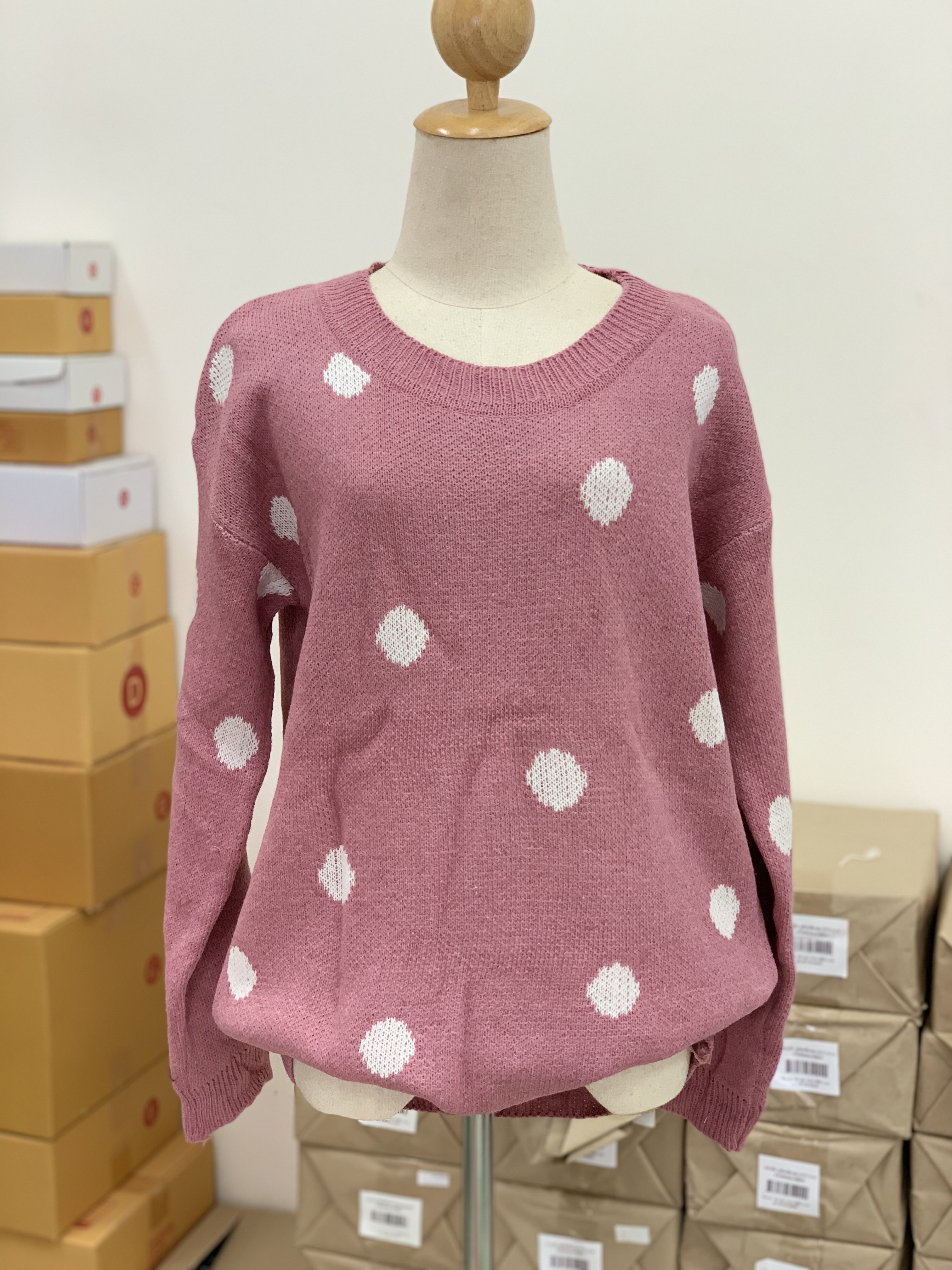 Sweater เสื้อสเวทเตอร์ไหมพรม สีชมพู แขนยาวลายจุด พร้อมส่ง
