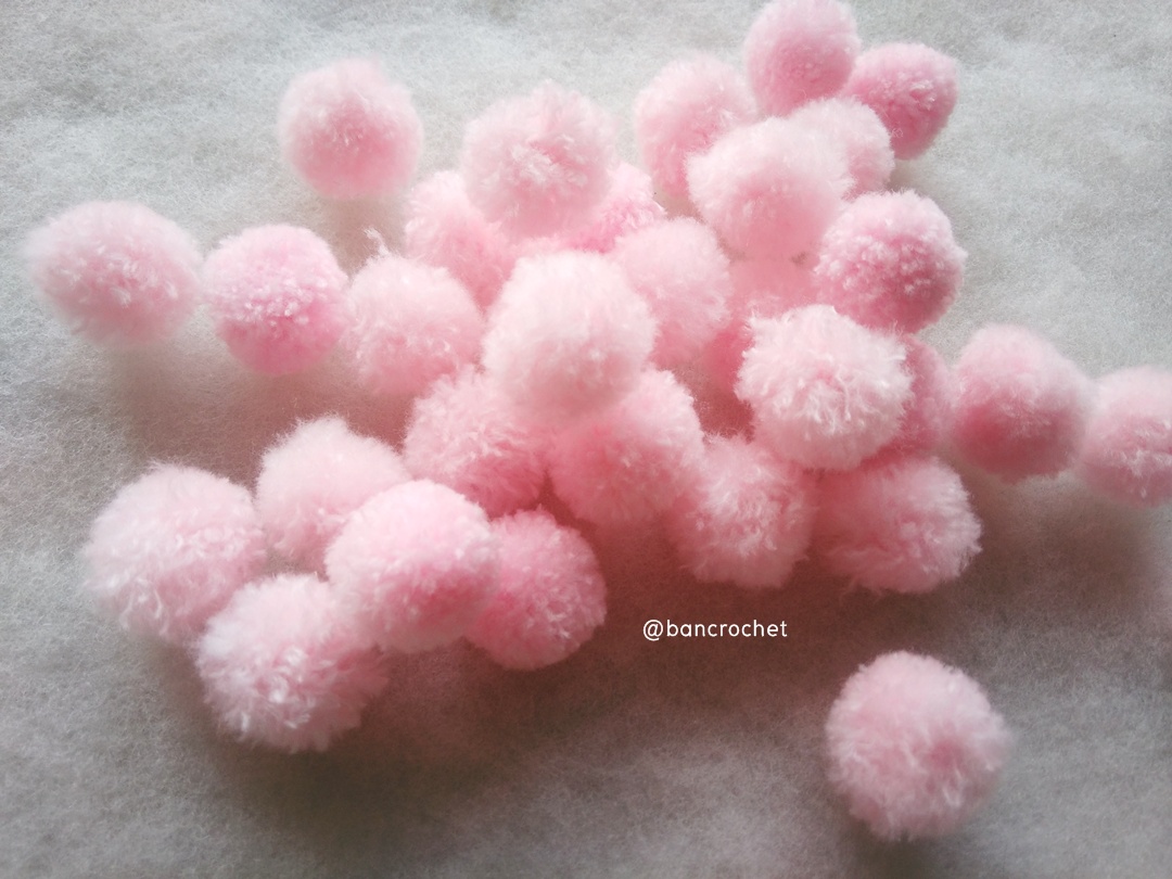 ปอมปอมไหมพรม ขนาด 2.5-3 ซม pom poms crochet ชมพูอ่อน 2.5-3 ซม.