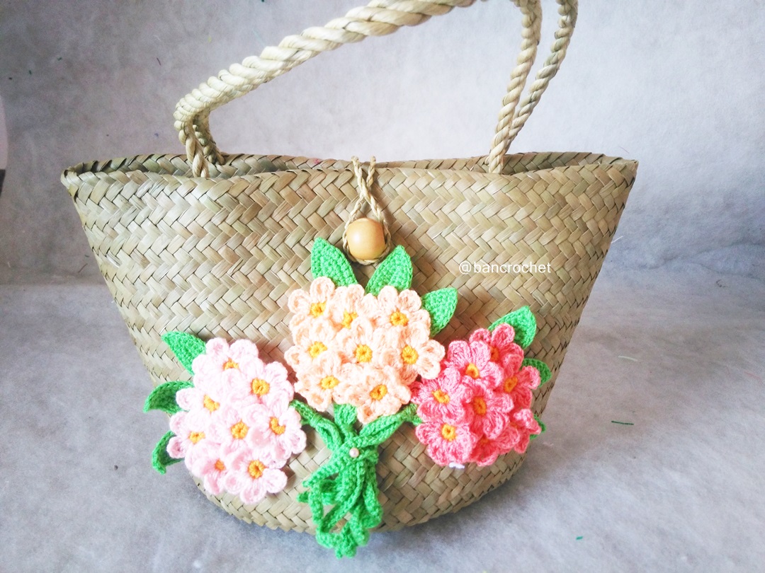 Bancrochet กระเป๋าสานกระจูดประดับดอกไม้ grajood basket weave bags คละสี 7*10*7*12 นิ้ว