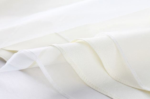 เสื้อผู้หญิง ใส่ทำงาน ผ้าไหมผสมซีฟอง แต่งโบว์ด้านหน้า แขนกุด สีเทา และ ขาว no 79232