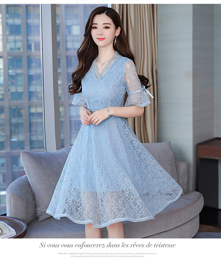 Dress4569 เดรสยาวลูกไม้แขนสามส่วนระบายผูกโบว์ คอและช่วงเอวแต่งลูกไม้ฉลุ ซิปหลัง มีซับในอย่างดี ทรงคอวีใส่แล้วดูผอมเพรียว งานดีทรงดีสวยหวานละมุน ใส่ทำงาน/ใส่ออกงานได้ มี 2 สี ฟ้า, ชมพู