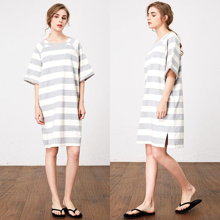 Dress4083 ชุดเดรสทรงปล่อยไหล่สโลปแขนสามส่วน ผ่าข้างเล็กน้อยเพื่อความคล่องตัว ผ้าคอตตอนเนื้อนุ่มลายขวางโทนสีขาวเทา งานน่ารักผ้าเนื้อดีนุ่มใส่สบายยืดขยายได้เยอะ งานสวยใส่ง่ายใส่สบาย ทรงนี้ใส่ได้เรื่อยๆ
