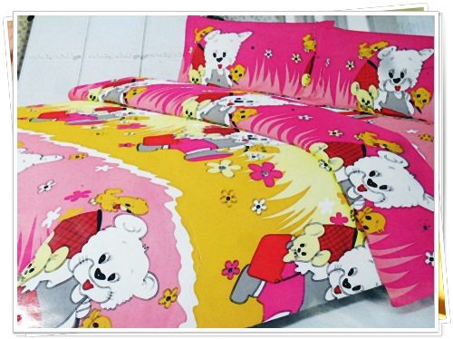 5 ฟุต 3 ชิ้น ชุดเครื่องนอน ผ้าปูที่นอน ลายหมี สีโทนส้ม ชมพู b005