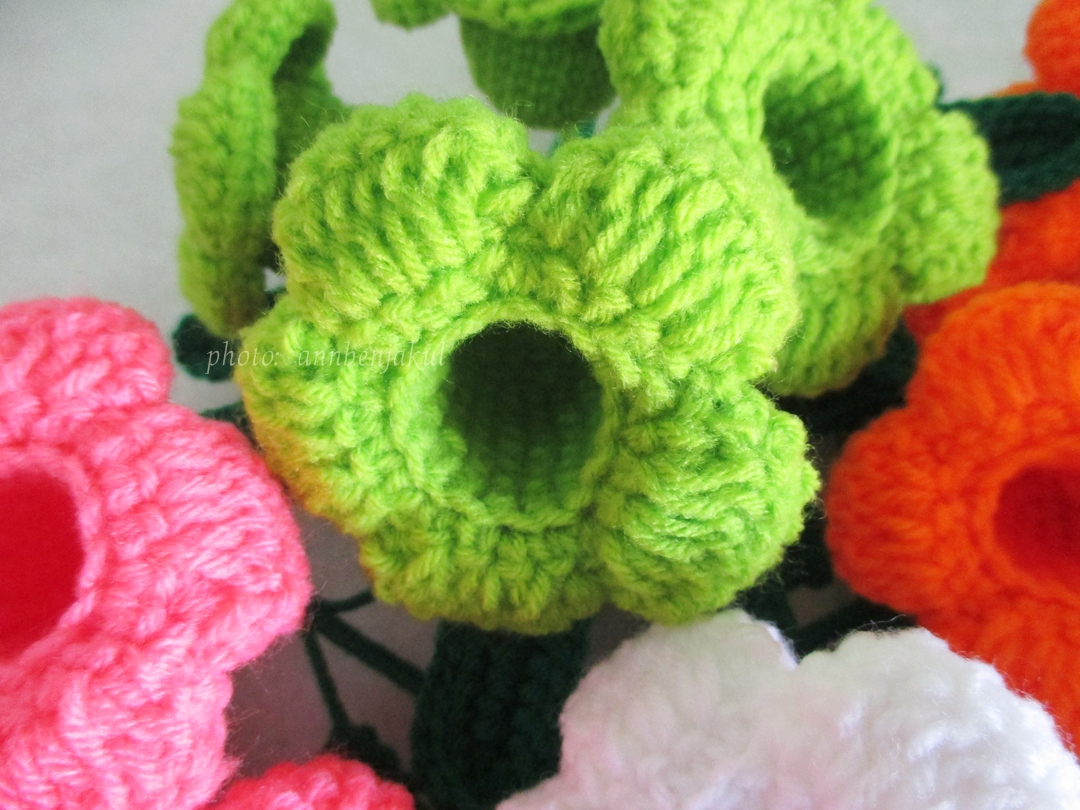 บานบุรีถัก สีเขียว (green color allamanda crochet)