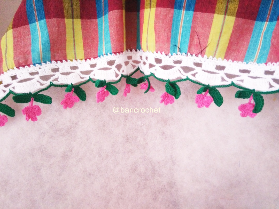 ผ้าปูโตีะถักโครเชต์ Crochet table runner หลากสี 150*150 CM