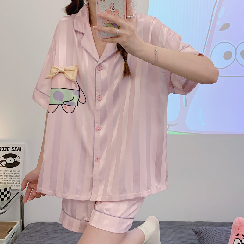 ชุดนอนผู้หญิง