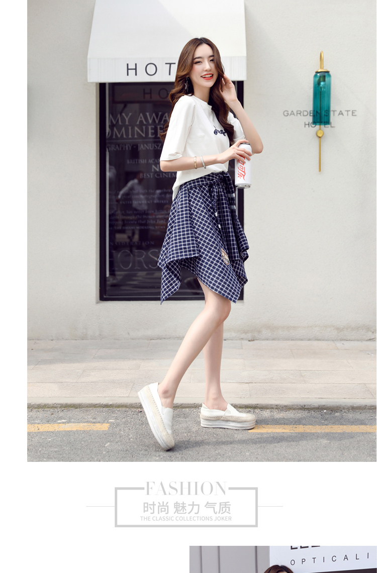 Set_bs1768 ชุดเซ็ท 2 ชิ้น(เสื้อ+กระโปรง) เสื้อยืดสีขาวเนื้อนุ่มปักลายตัวอักษร + กระโปรงลายสก็อตโทนสีน้ำเงินทรงเท่ๆ ปักอาร์ม งานเข้าเซ็ทดูมีดีเทลใส่แล้วน่ารักสุด แยกใส่กับตัวอื่นก็เก๋ไปอีกจ้า