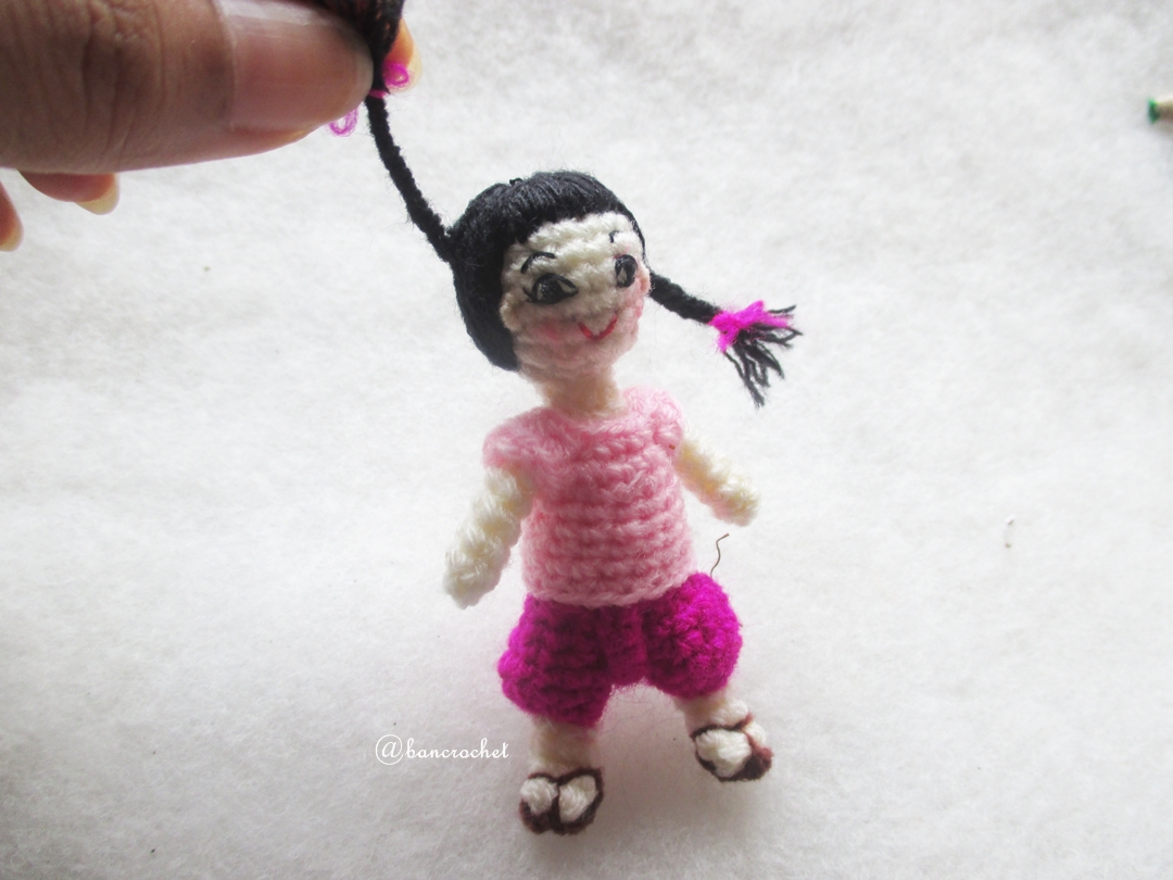 ตุ๊กตาเด็กไทยถักโครเชต์ ขนาด 3 นิ้ว thai doll amigurumi crochet 3 inches
