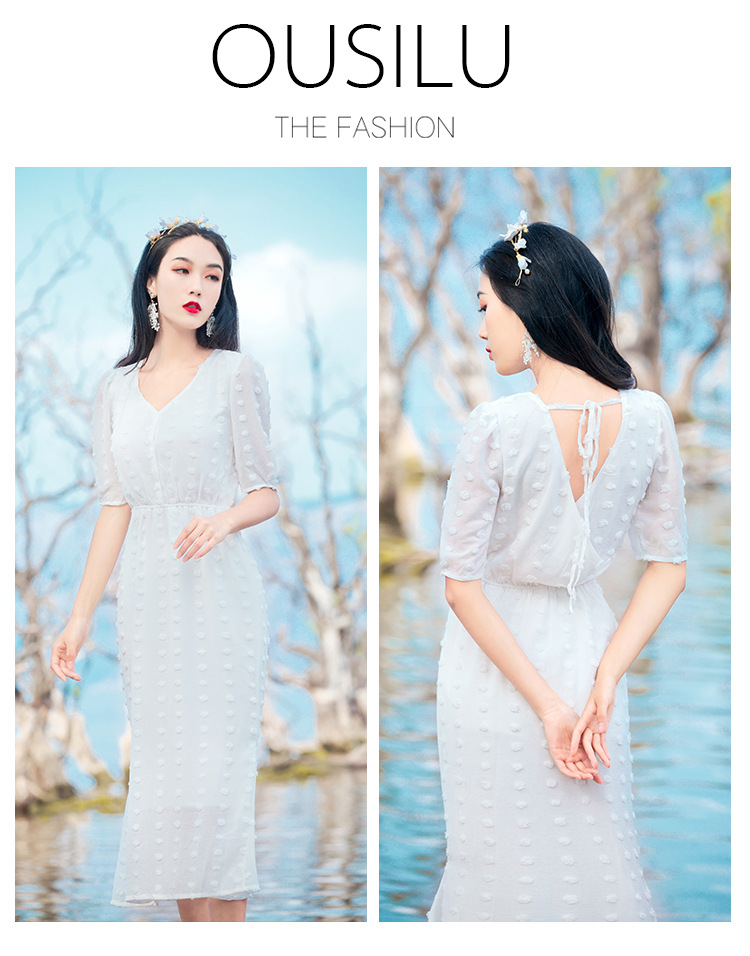 Dress4589 Maxi Dress ชุดเดรสยาวสีขาวลายจุดปอมๆ ทรงคอวีป้ายมีเชือกผูกโบว์ด้านหลัง เอวยางยืด มีซับในเนื้อนิ่มอย่างดีทั้งชุด ผ้าชีฟองเนื้อดีมีน้ำหนักทิ้งตัว