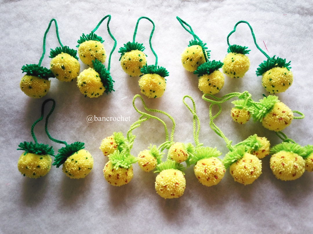 ที่ห้อยกระเป๋าสับปะรดปอมปอม pom poms fruits เหลือง 6นิ้ว