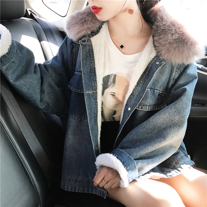 เสื้อกันหนาว ช่วงตัวเป็นผ้ายีนส์ ด้านในบุขนอุ่นมาก พร้อมขนเฟลอฟูนุ่มมาก งานดี การรันตีจ้า same pic