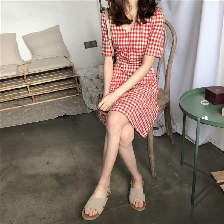 Dress4549 เดรสลายสก็อตคอวีกระดุมหน้าแกะได้ ซิปหลังใส่ง่าย มีผ้าผูกเอว ผ้าคอตตอนลินินเนื้อดีใส่สบาย งานดีทรงดี ทรงนี้น่ารักใส่ได้เรื่อยๆ ใส่ทำงาน/ใส่เที่ยว ชุดเดียวจบ มี 2 สี เหลือง, แดง
