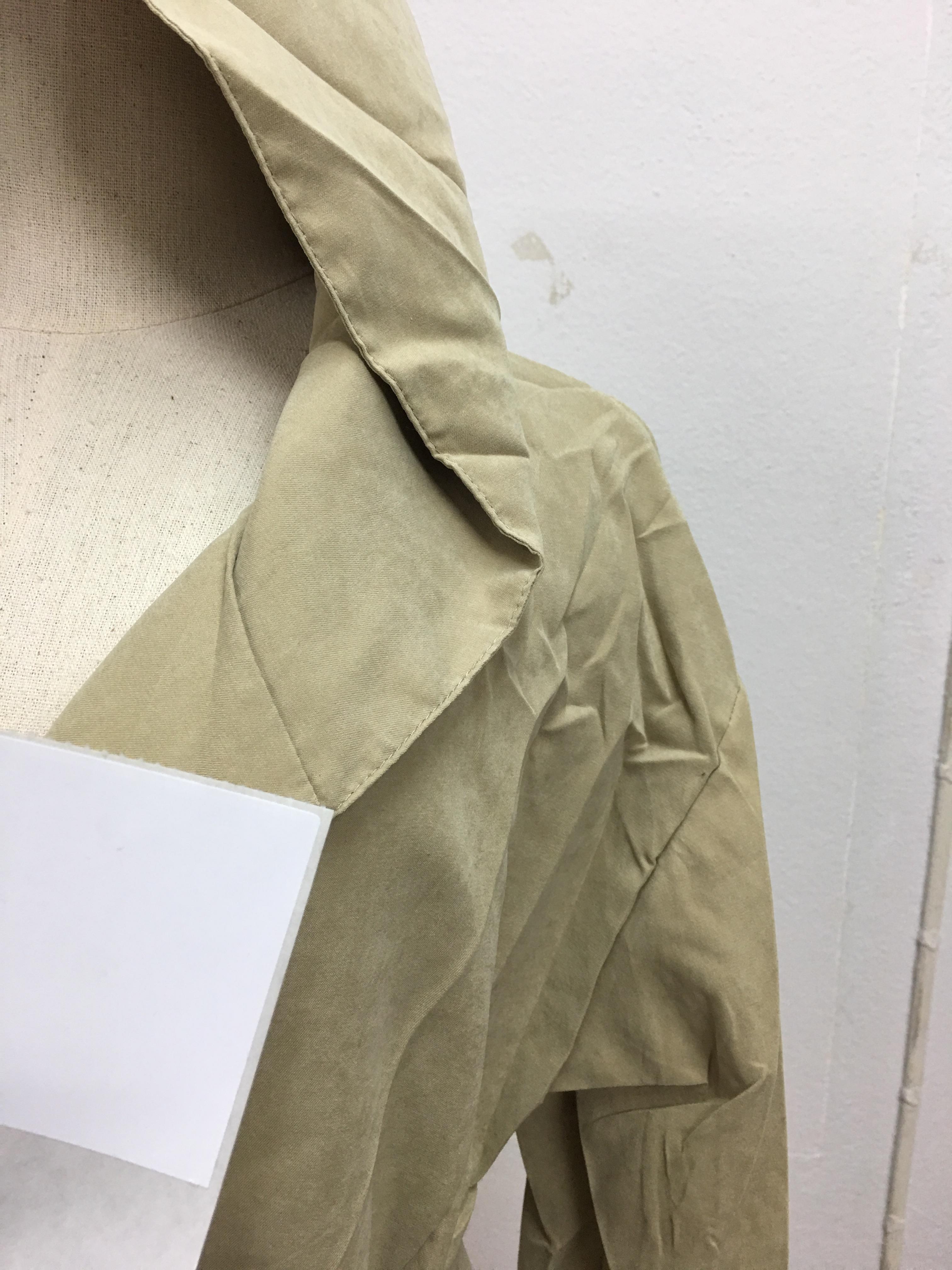 เสื้อคลุมตัวยาว มีฮูดพร้อมสายผูกเอว ทรงเก๋ ผ้าเนื้อด้าน บาง พร้อมส่ง ครีมโทนเขียว