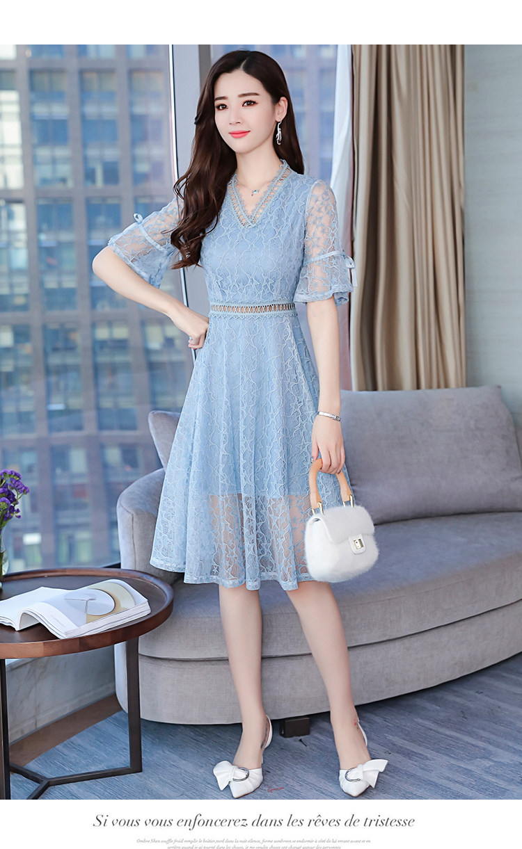 Dress4569 เดรสยาวลูกไม้แขนสามส่วนระบายผูกโบว์ คอและช่วงเอวแต่งลูกไม้ฉลุ ซิปหลัง มีซับในอย่างดี ทรงคอวีใส่แล้วดูผอมเพรียว งานดีทรงดีสวยหวานละมุน ใส่ทำงาน/ใส่ออกงานได้ มี 2 สี ฟ้า, ชมพู