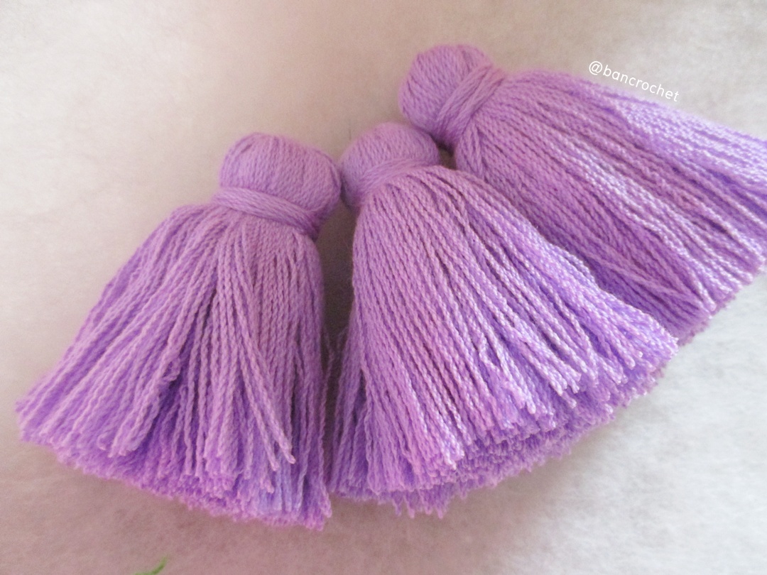 พู่แบบหนาฟู ขนาด 2 นิ้ว 4 ply tassel crochet acrylic yarn 4 ply ม่วง 2 นิ้ว