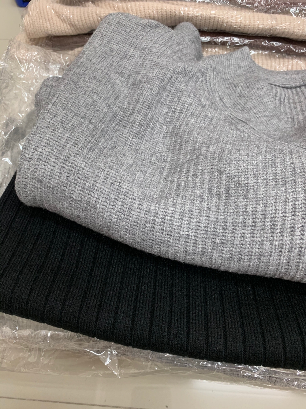 Set เสื้อไหมพรม กระโปรง งานดีเกาหลีมากกกกกก ห้ามพลาดเลยน้า (ได้ 2 ชิ้น) เทา-ดำ