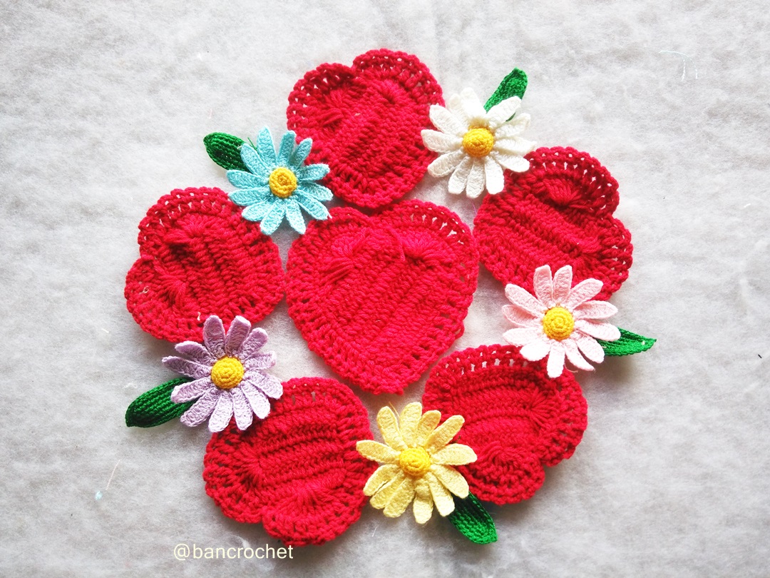 ผ้าปูโตีะถักโครเชต์ Crochet table runner สีแดง 13*13 นิ้ว