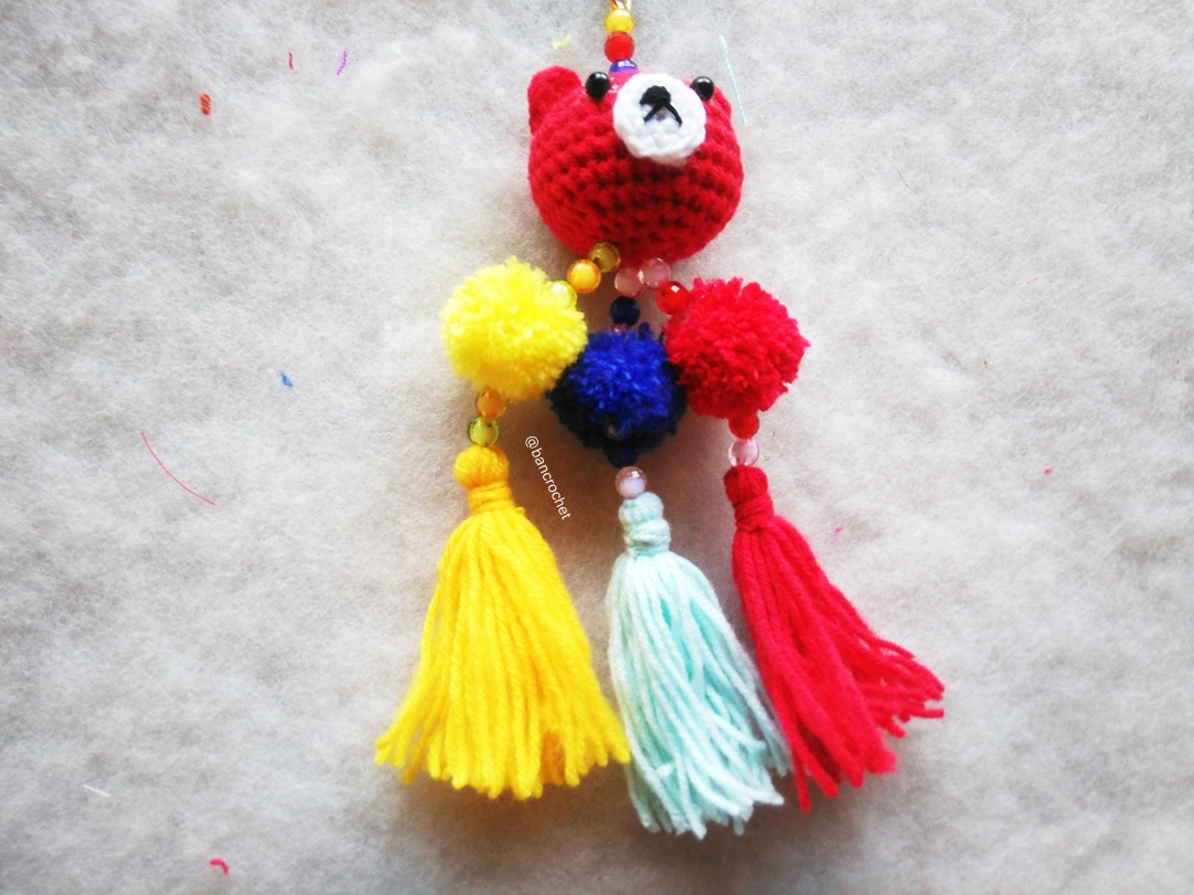 Bancrochet พวงกุญแจห้อยกระเป๋าหมีน้อยสีแดง red bear sunflowers keychains สีแดง 10 นิ้ว