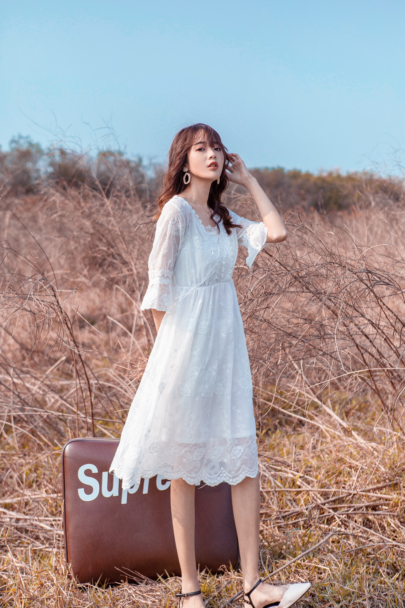 Dress4720 เดรสยาวชีฟองสีขาวปักลูกไม้ลายดอกทั้งตัว คอวีแต่งเชือกผูกไขว้ แขนยาวสี่ส่วนระบายแต่งลูกไม้ ซิปข้าง เอวสม็อคยางยืด ผ้าชีฟองเกรดพรีเมียมเนื้อดีนุ่มน่าใส่ มีซับในอย่างดี งานสวยหรูดีเทลดีงามดูสวยแพง ใส่เที่ยว/ใส่ออกงานได้