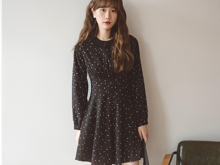 Dress4577 เดรสลายหัวใจสีดำ คอบัว แขนยาวกระดุมข้อมือ ซิปหลังใส่ง่าย ผ้าไมโครเนื้อดีใส่สบาย งานสวยผ้านุ่มน่าใส่ ทรงนี้ใส่ได้เรื่อยๆ ใส่ทำงาน ใสเที่ยว ชุดเดียวจบเลยจ้า