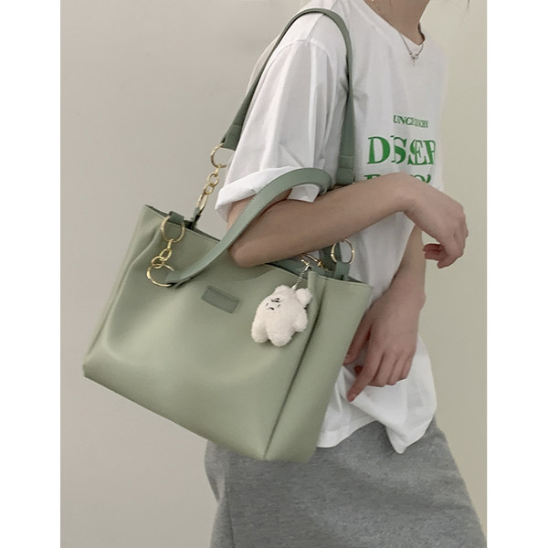 กระเป๋าสะพายข้างผู้หญิง กระเป๋าสะพายสไตล์เกาหลี By Japanese フェンディ authentic bag