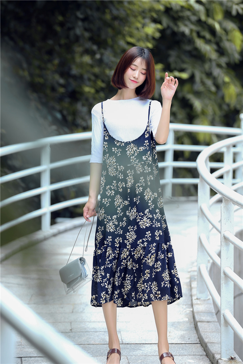 Dress4554 ชุดเดรสยาวสายเดี่ยวลายดอกไม้สีกรมท่า มีเสื้อตัวในผ้านิ่มยืดเยอะ ผ้าชีฟองเนื้อทรายเนื้อหนาสวยมีน้ำหนักทิ้งตัว งานสวยผ้าใส่สบาย งานดีทรงดีลายสวย สายบ่าปรับระดับได้