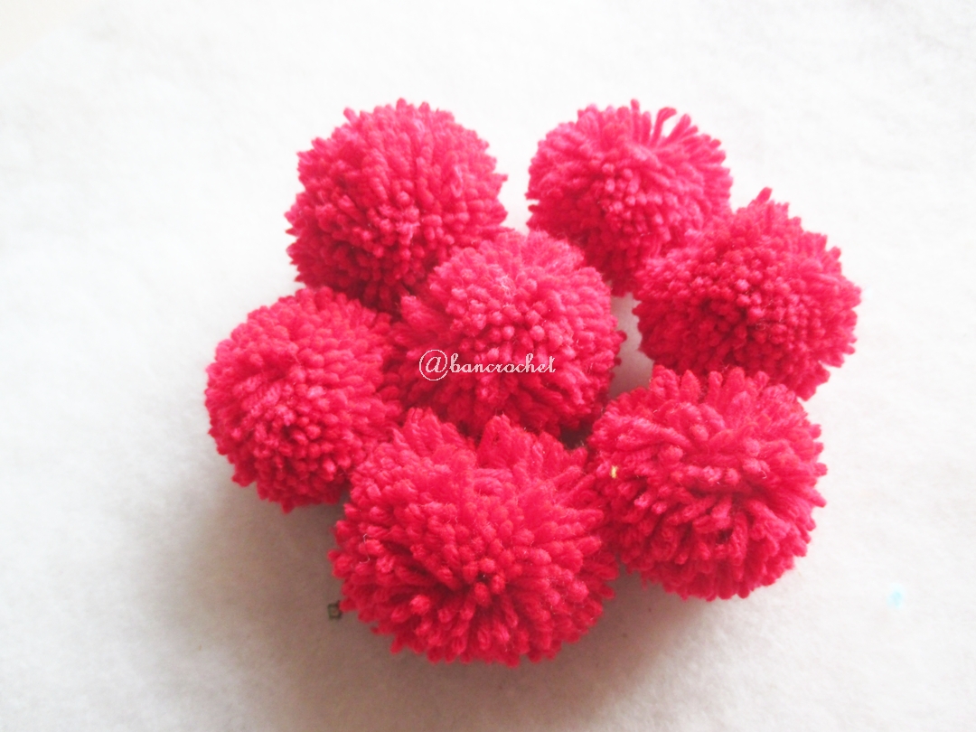 ปอมปอมไหมพรมสีแดง ขนาด 2 นิ้ว pompoms crochet