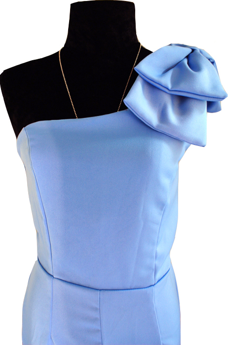 ชุดจั๊มสูทกางเกงผ้าฮานาโกะเปิดไหล่สีฟ้าและสีดำ