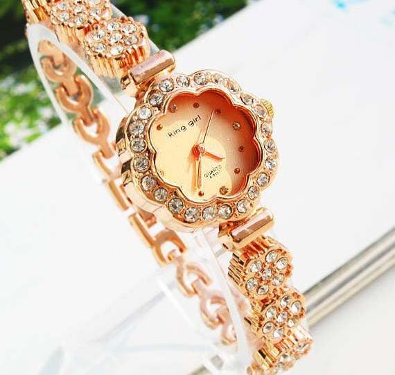 นาฬิกาข้อมือ ผู้หญิง สี Rose Gold ตัวหน้าปัดรูปดอกไม้ ประดับเพชร swiss รอบเส้น สวยหรู ราคาถูก 9476145
