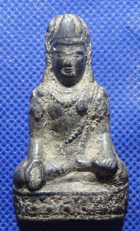 พระร่วงนั่งเทริดขนนก