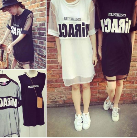 เดรส ผ้าตาข่าย แนวๆ มี 2 ชิ้นนะคะ เสื้อตัวในสกรีนลาย ตัวนอกผ้าตาข่ายแต่งลายอีกชั้น จะใส่รวมหรือแยกก็เก๋จ้า สีขาว/สีดำ