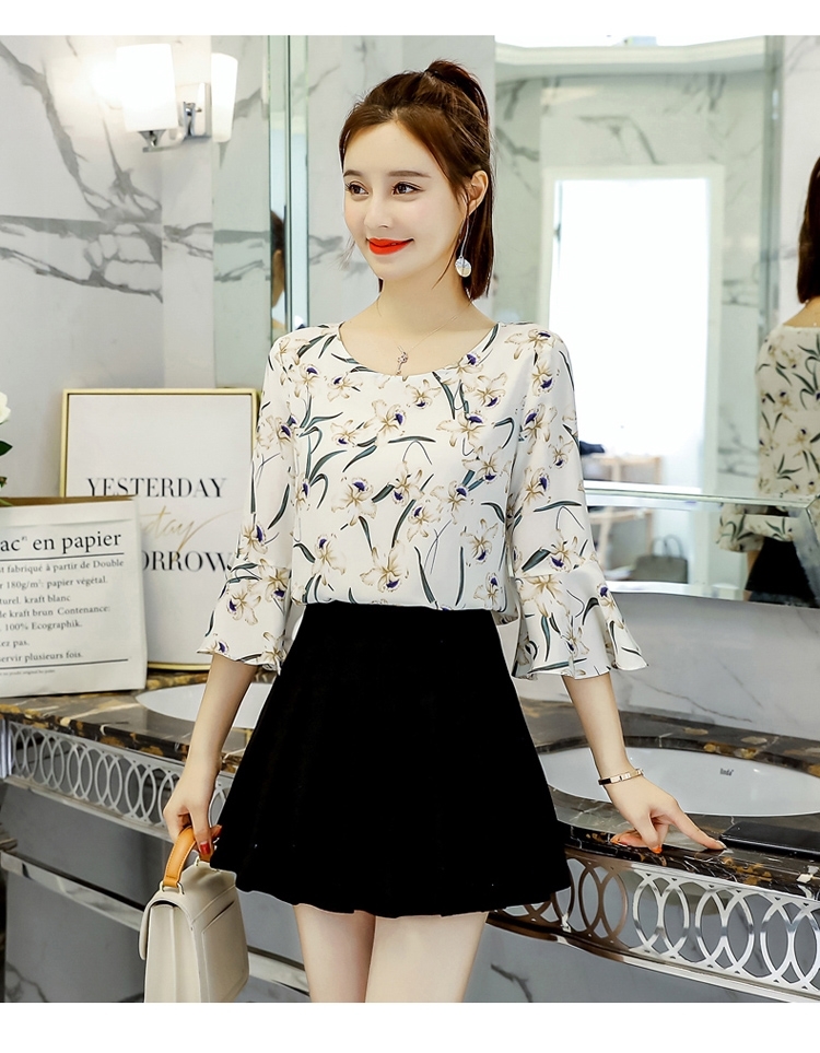 Blouse3795 เสื้อแฟชั่นผ้าชีฟองลายดอกไม้สีครีม แขนยาวสี่ส่วนระบาย ผ้าชีฟองทึบแสงเนื้อดีนุ่มใส่สบาย งานสวยแมทช์กับอะไรก็เข้า ใส่เที่ยว/ใส่ทำงานได้
