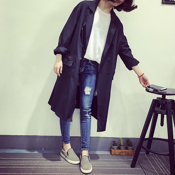 เสื้อคลุมสไตล์เกาหลี ทรงยาว ผ้าเนื้อด้าน ไม่หนา ใส่คลุมกำลังดี เท่ๆ พร้อมส่งเลยจ้า สีกรมท่า