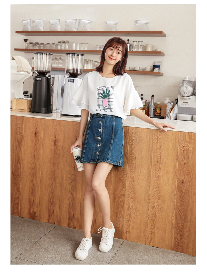 Blouse3791 เสื้อแขนระบายสีขาวครีม แต่งลายน่ารัก ผ้าชีฟองเนื้อดีเกรดพรีเมียมหนามีน้ำหนักทิ้งตัวไม่ยับง่ายใส่สบาย ซับในเนื้อหนาอย่างดี งานน่ารักแมทช์ง่ายใส่กับอะไรก็เข้า