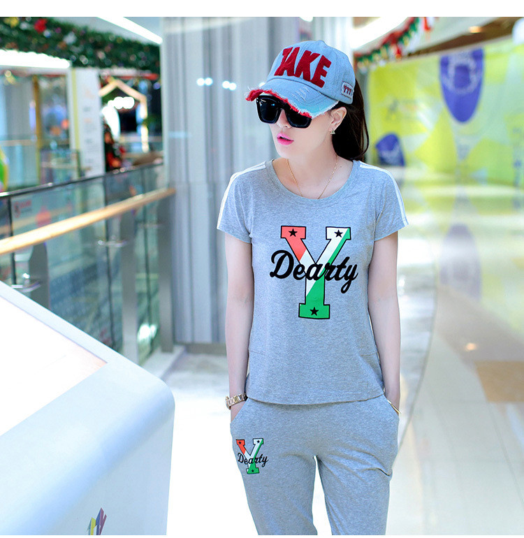 Set_bt1594 ชุดเซ็ท 2 ชิ้นแนวสปอร์ต(เสื้อ+กางเกง) เสื้อคอกลมแขนสั้นสกรีนลาย กางเกงขายาวสี่ส่วนเอวยางยืดมีกระเป๋าข้าง ผ้าคอตตอนเนื้อนุ่มยืดขยายได้เยอะ งานน่ารัก เท่ๆ ผ้าเนื้อดีนุ่มใส่สบาย มี 3 สี ชมพู, ส้ม, เทา