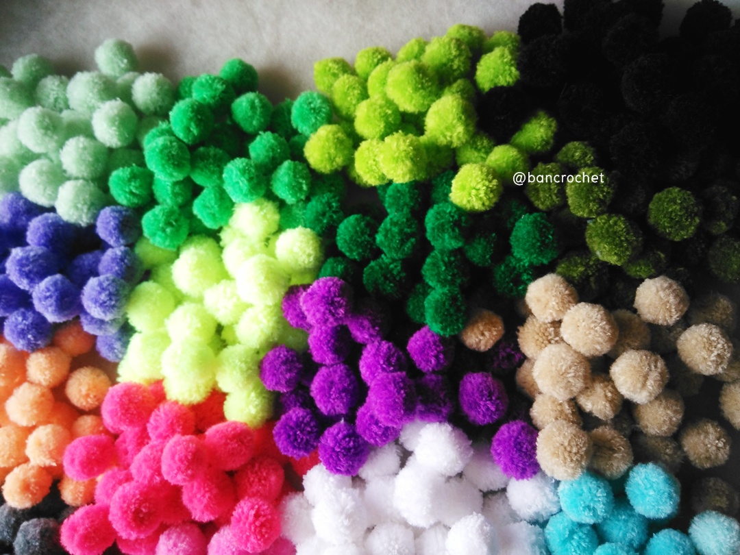 ปอมปอมไหมพรม ขนาด 2.5-3 ซม pom poms crochet (เฉพาะราคาส่ง คละสี สั่งขั้นต่ำ 50 ชิ้น) คละสี 2.5-3 ซม.