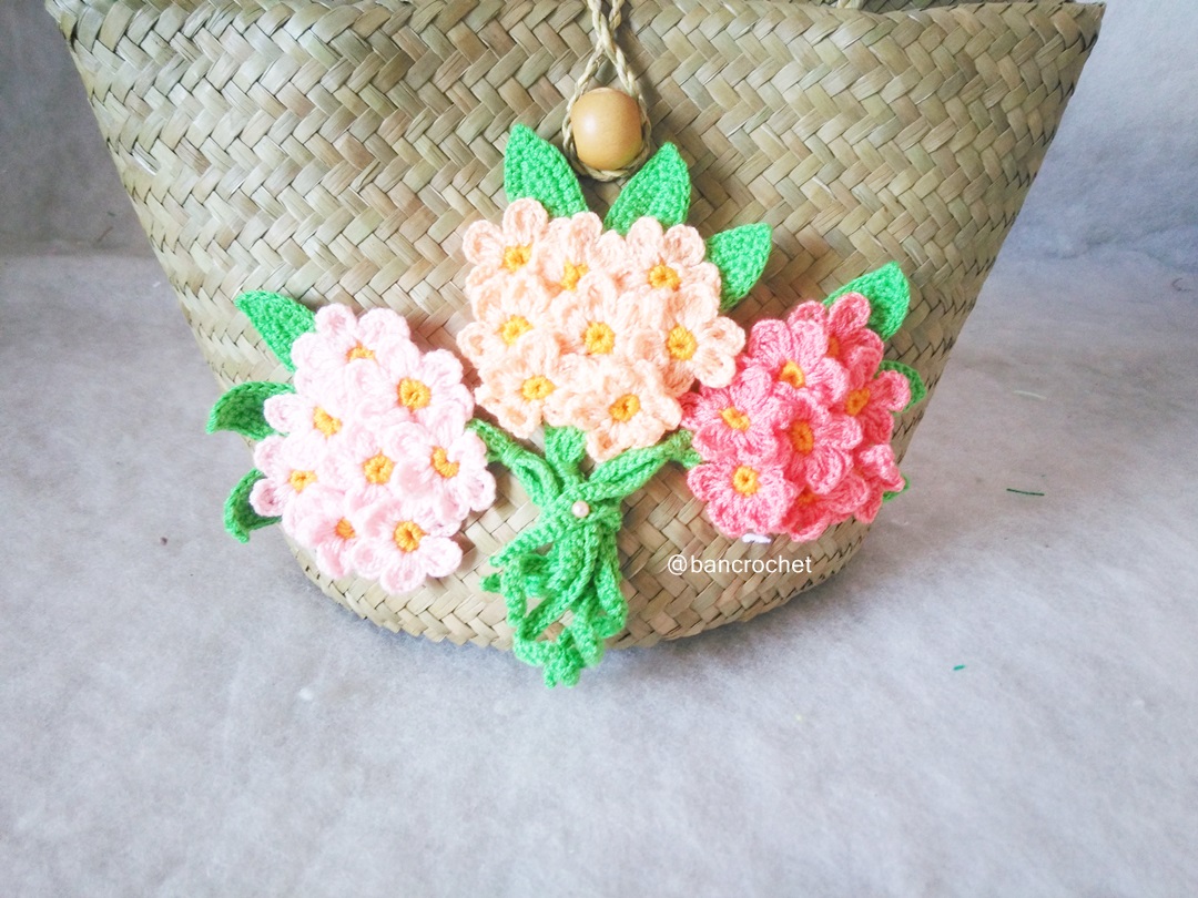 Bancrochet กระเป๋าสานกระจูดประดับดอกไม้ grajood basket weave bags คละสี 7*10*7*12 นิ้ว