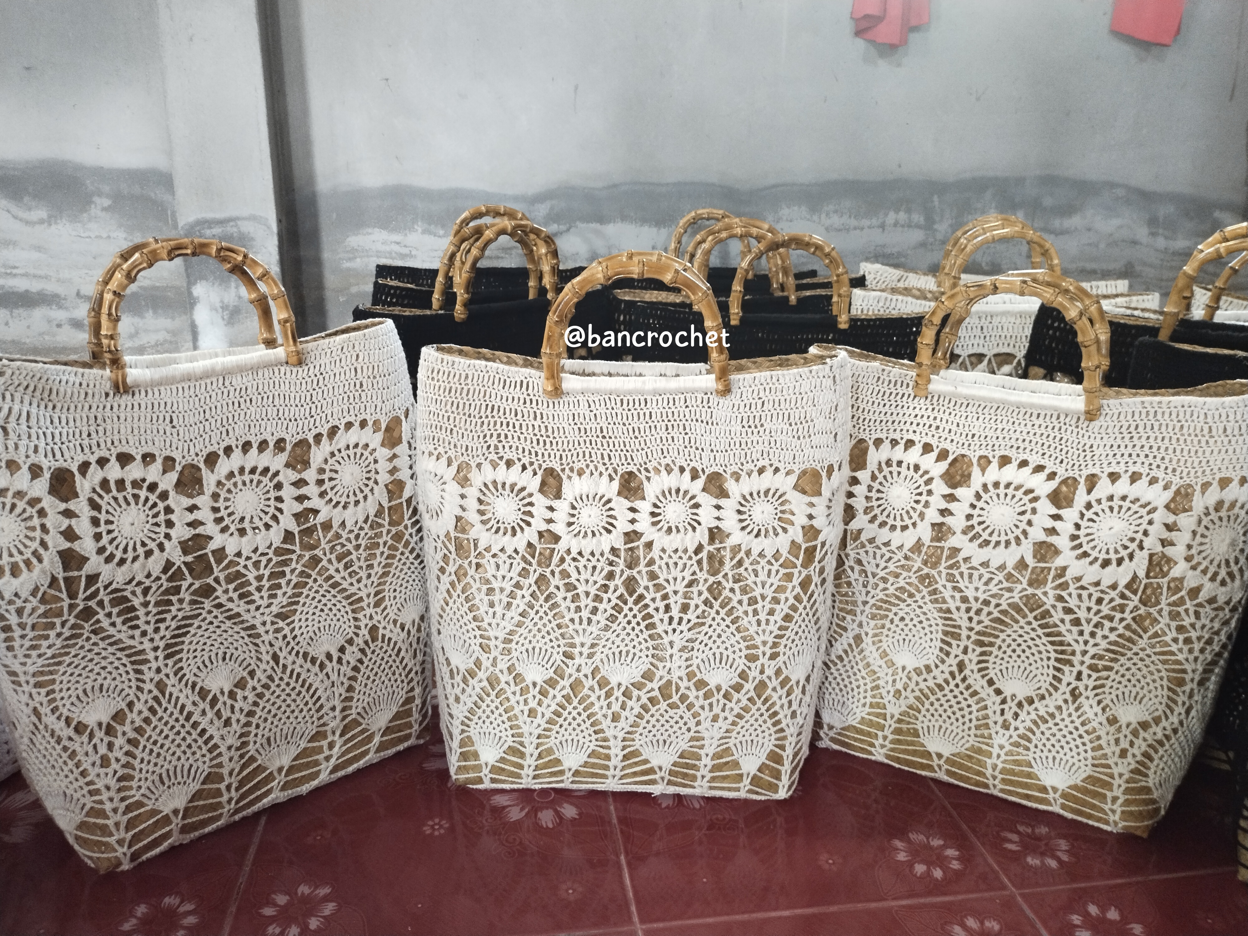 Bancrochet กระเป๋าถักโครเชต์ crochet bag หลากสี 30*40 ซม.