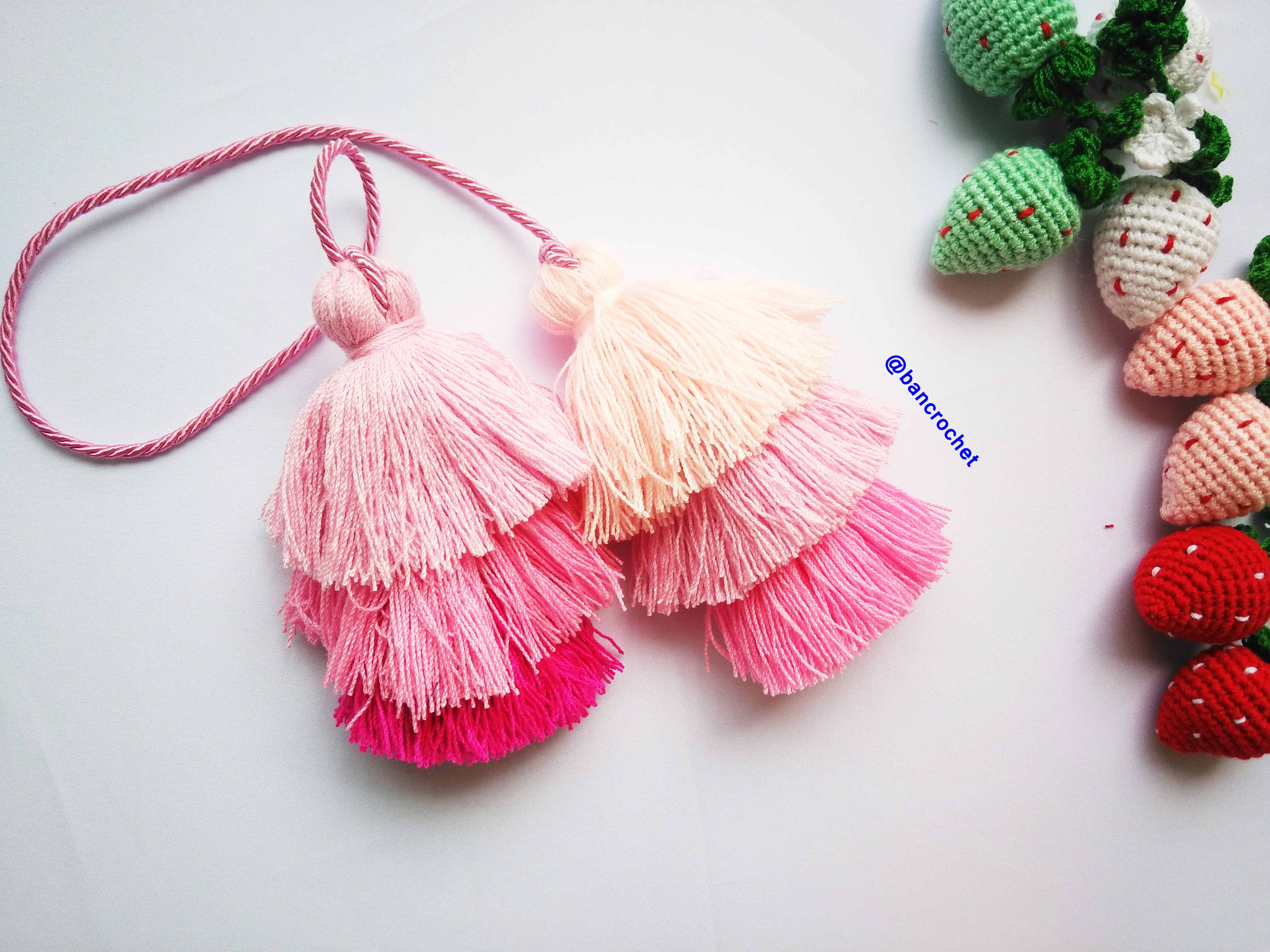 Bancrochet พู่ห้อยกระเป๋า/ที่ห้อยกระเป๋าแฮนด์เมด Tassels keychain hanging for bags หลากสี 4 นิ้ว