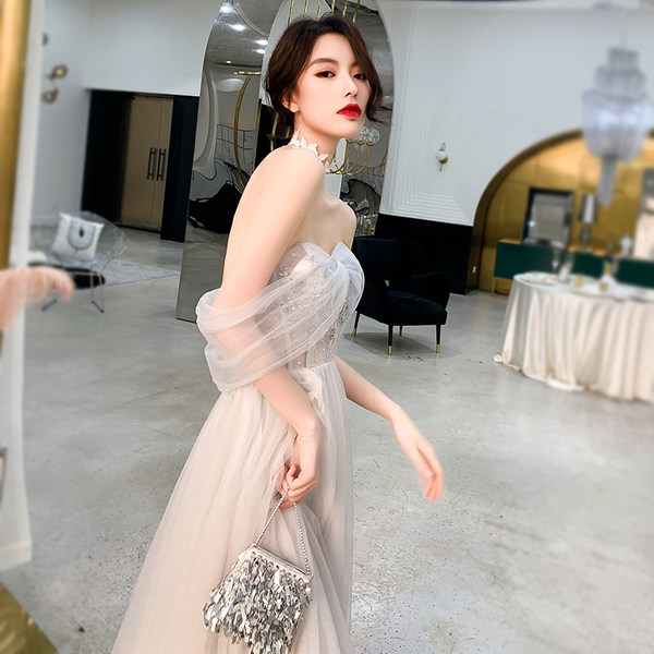 ชุดราตรี ชุดราตรีสวยหรู แบบ ทันสมัย Evening dress