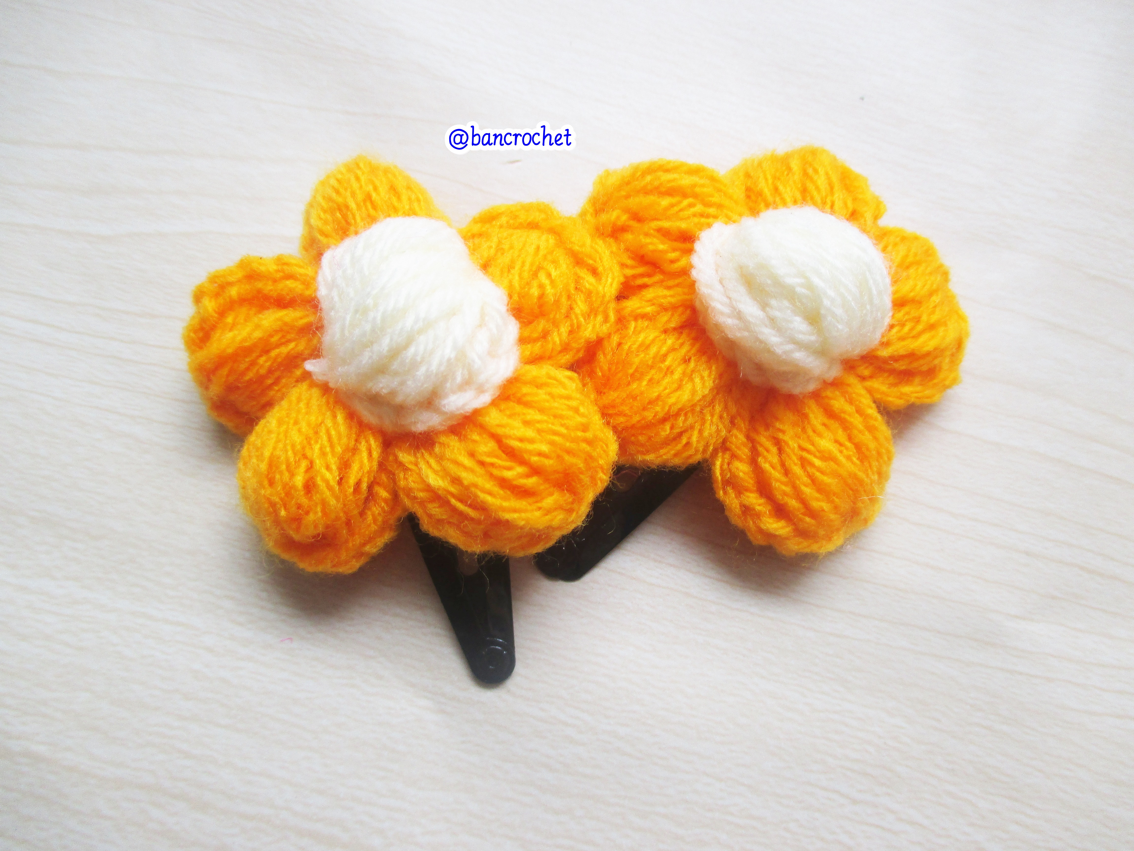 Bancrochet กิ๊บดอกไม้ถักโครเชต์ฟูๆ crochet Flowers เหลืองเชอร์เบท 5 cm