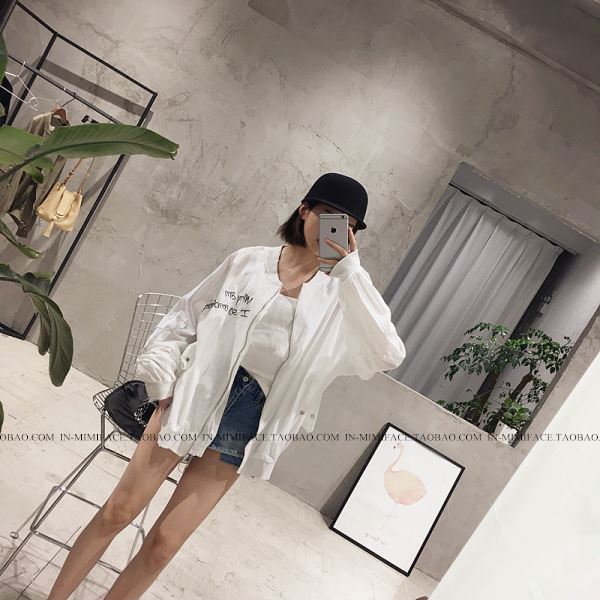 เสื้อคลุมสไตล์เกาหลี ตัวโคล่ง ผ้าทิ้งตัว แต่งลายปัก พร้อมส่ง