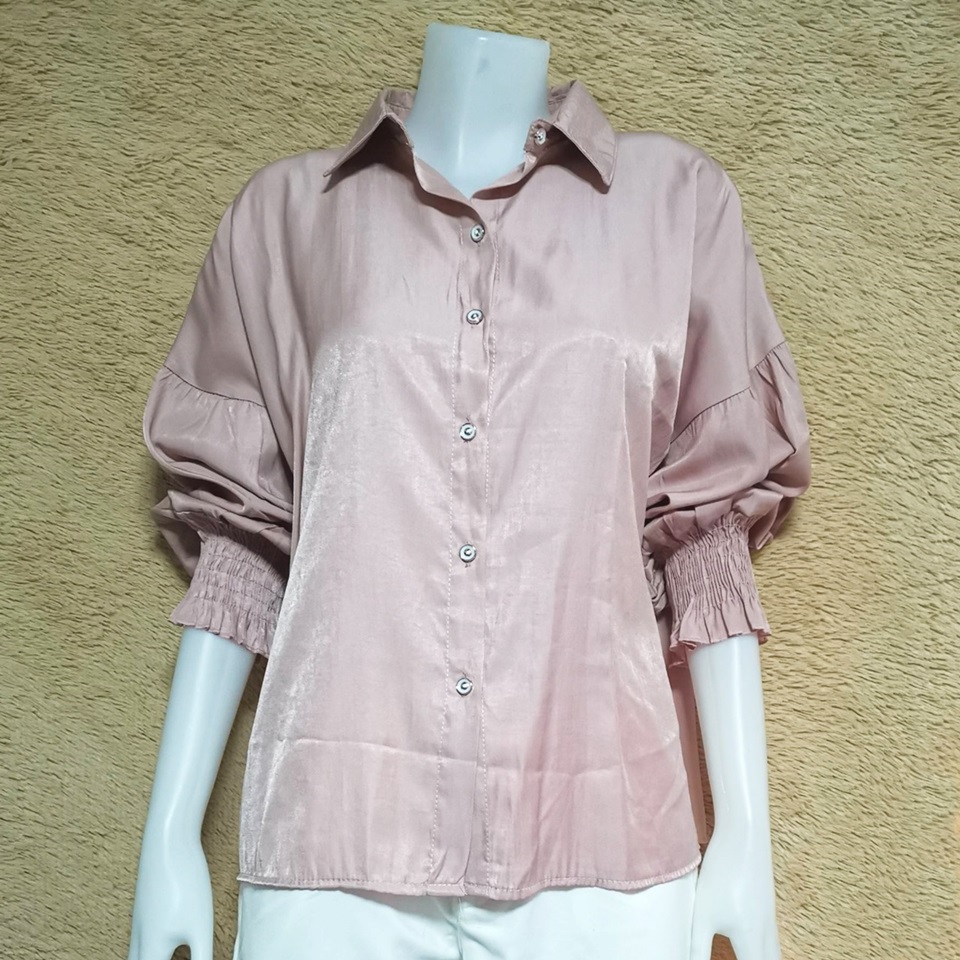 Blouse3875 เสื้อเชิ้ตแขนยาว กระดุมหน้า(แกะได้) แขนยาวสม็อคข้อมือยืดได้เยอะ ผ้าคอตตอนซิลค์เนื้อดีหนานุ่มมีน้ำหนัก ผ้าทิ้งตัวใส่สบายไม่ต้องรีด รุ่นนี้ผ้าดีมากเวอร์ งานสวยแมทช์กับอะไรก็เข้า **พร้อมส่ง 6 สี ขาว, เขียวมิ้นท์, ดำ, เลือดหมู, ม่ว